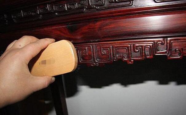 核桃油能修复旧家具吗？核桃油保养红木、榆木家具的方法