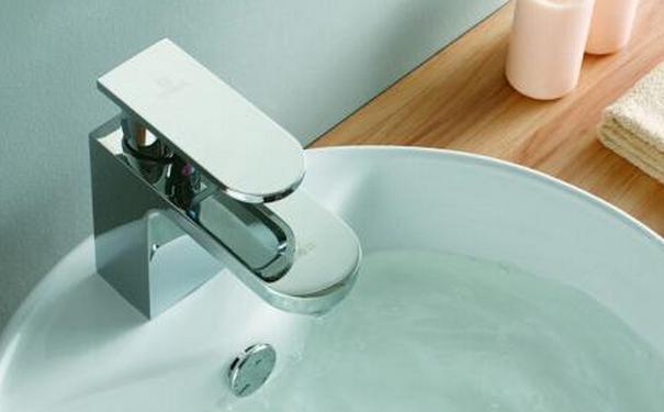 如何修理水龙头漏水？