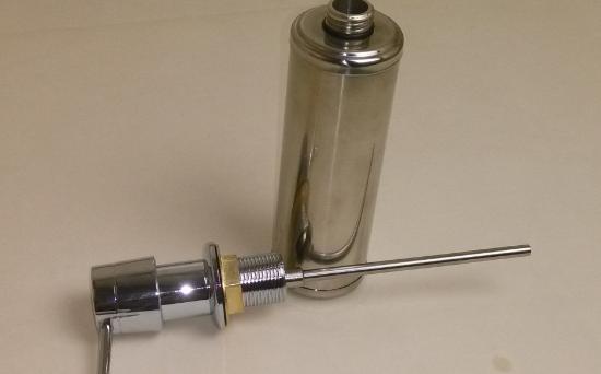 如果洗手面盆内的皂液器漏水怎么办？