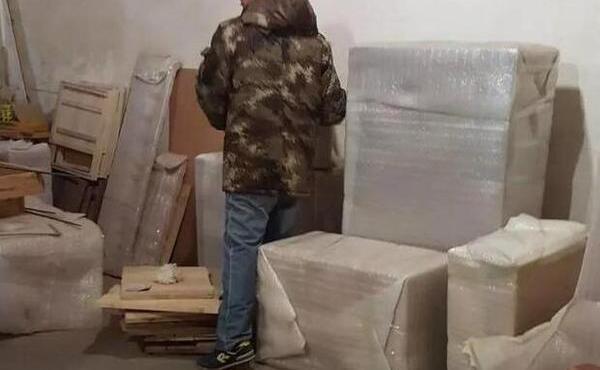 如何将大红木家具送到用户家中并安装？