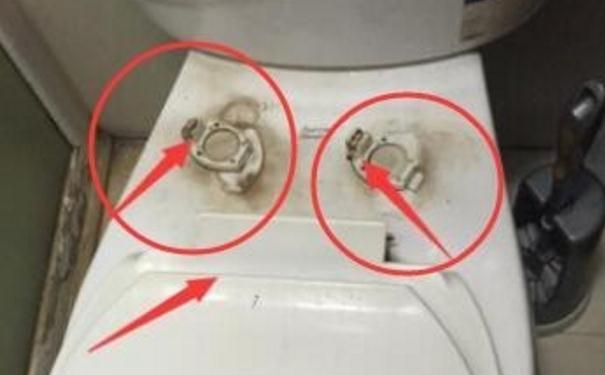 更换一个马桶座圈要多少钱？旧马桶盖更换安装方法